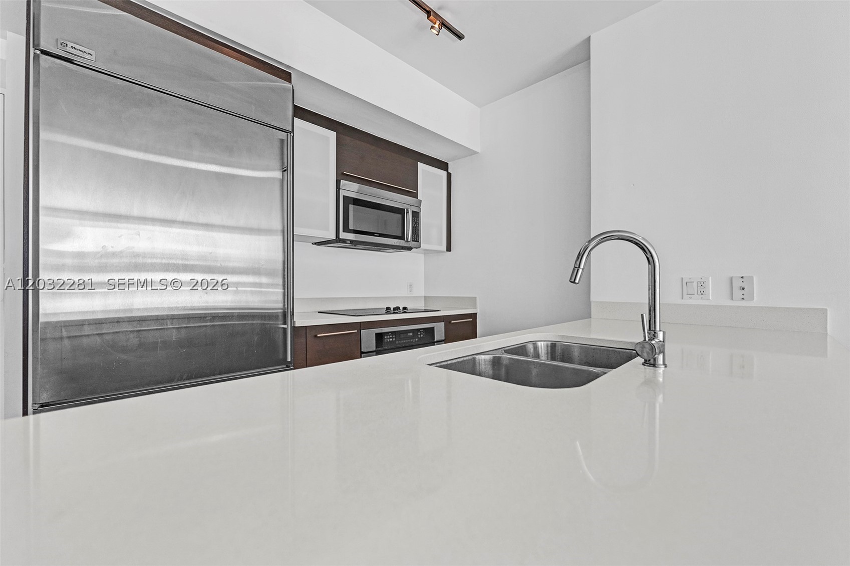 55 SE 6th St #1208, Miami FL 33131