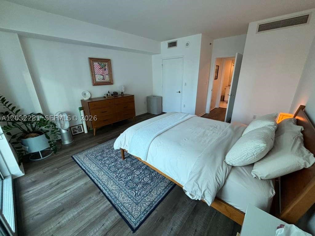 55 SE 6th St #1208, Miami FL 33131