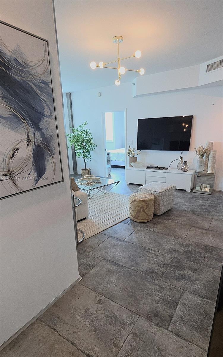 300 S Pointe Dr #908, Miami Beach FL 33139