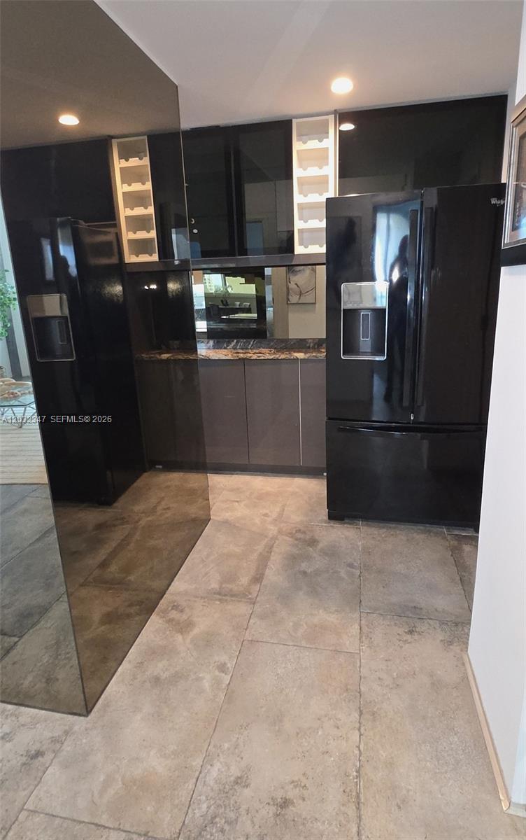 300 S Pointe Dr #908, Miami Beach FL 33139
