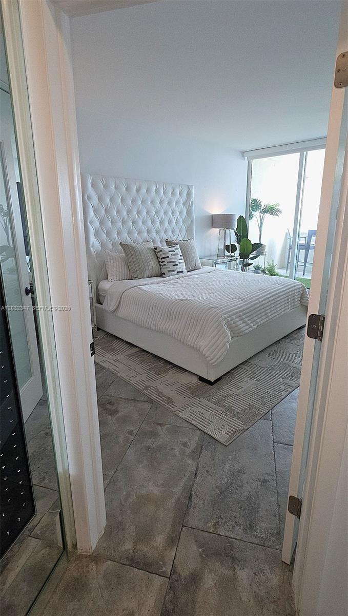 300 S Pointe Dr #908, Miami Beach FL 33139
