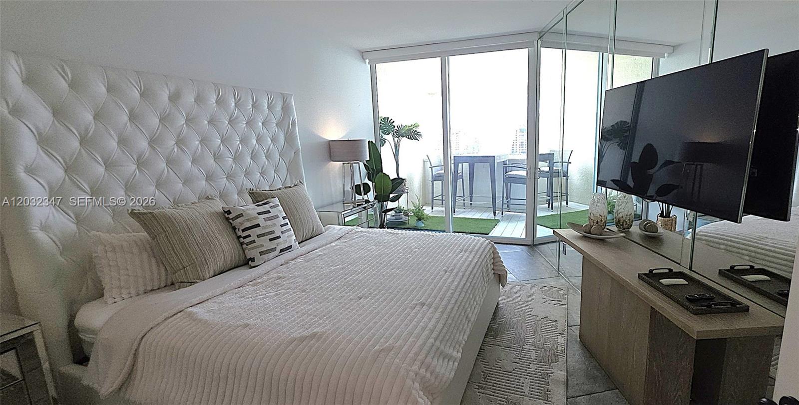 300 S Pointe Dr #908, Miami Beach FL 33139
