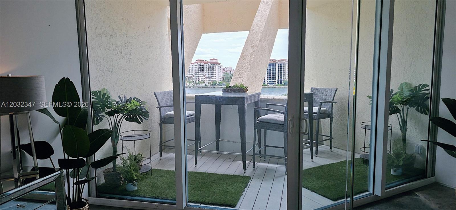 300 S Pointe Dr #908, Miami Beach FL 33139