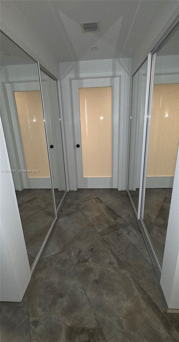 300 S Pointe Dr #908, Miami Beach FL 33139