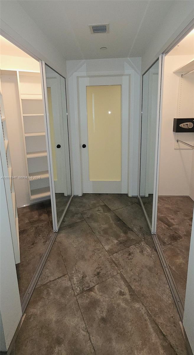 300 S Pointe Dr #908, Miami Beach FL 33139