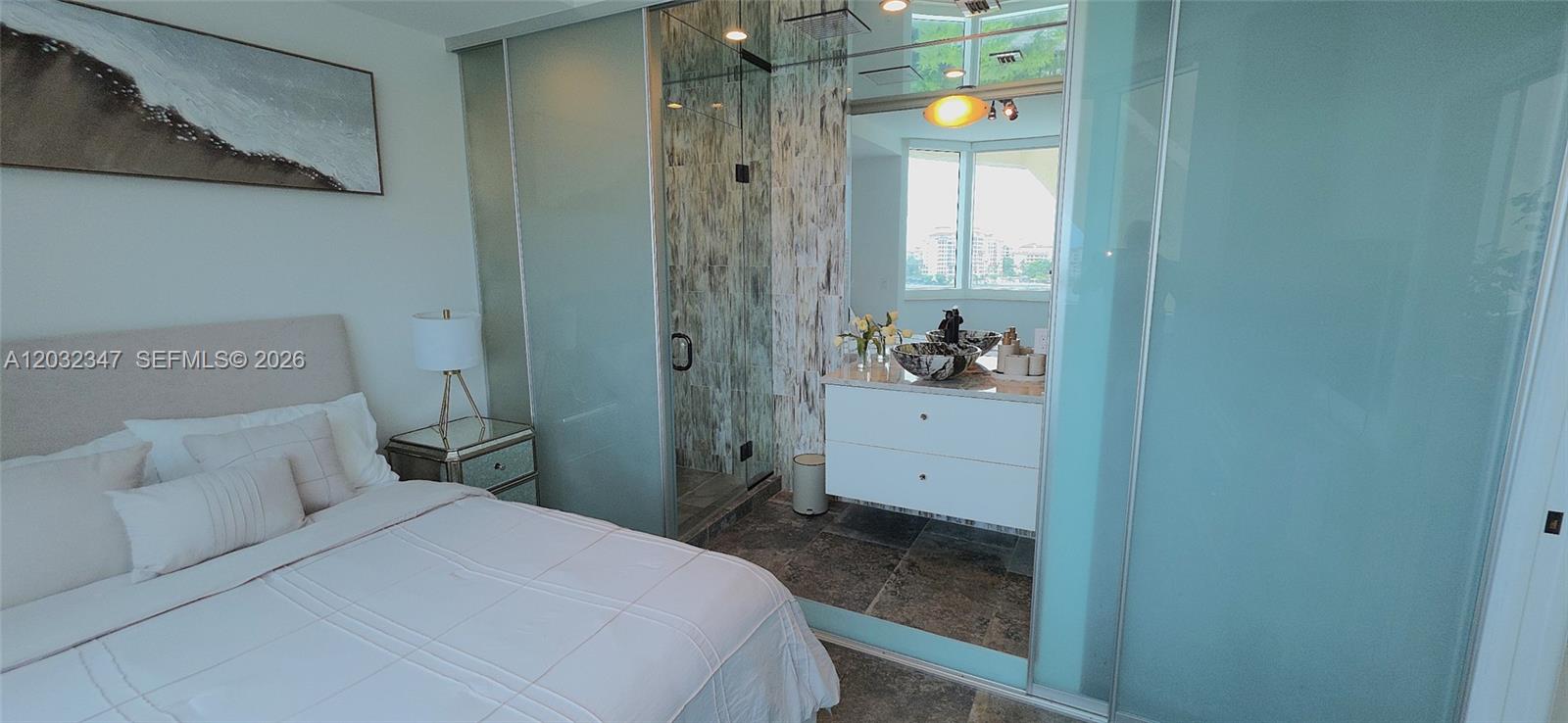 300 S Pointe Dr #908, Miami Beach FL 33139