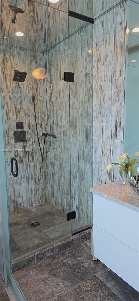 300 S Pointe Dr #908, Miami Beach FL 33139