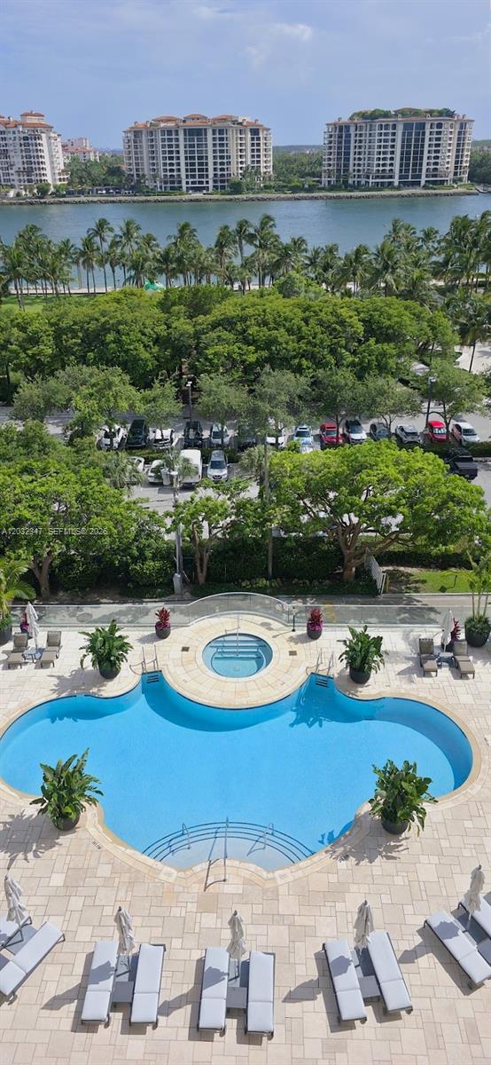 300 S Pointe Dr #908, Miami Beach FL 33139