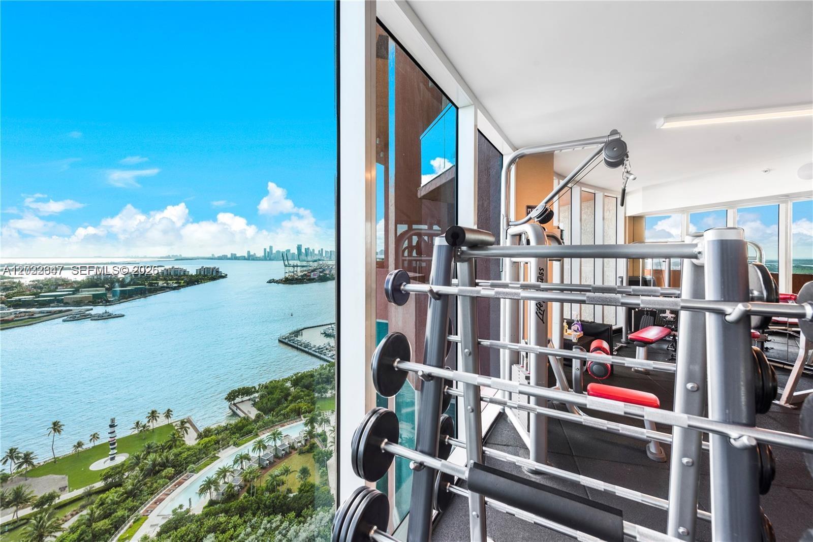 300 S Pointe Dr #908, Miami Beach FL 33139