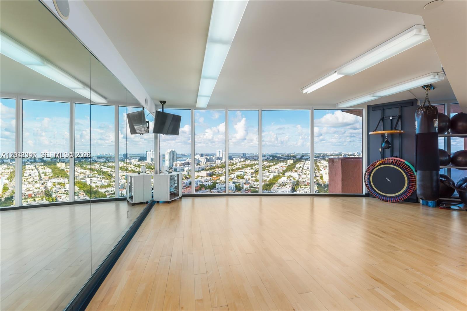 300 S Pointe Dr #908, Miami Beach FL 33139