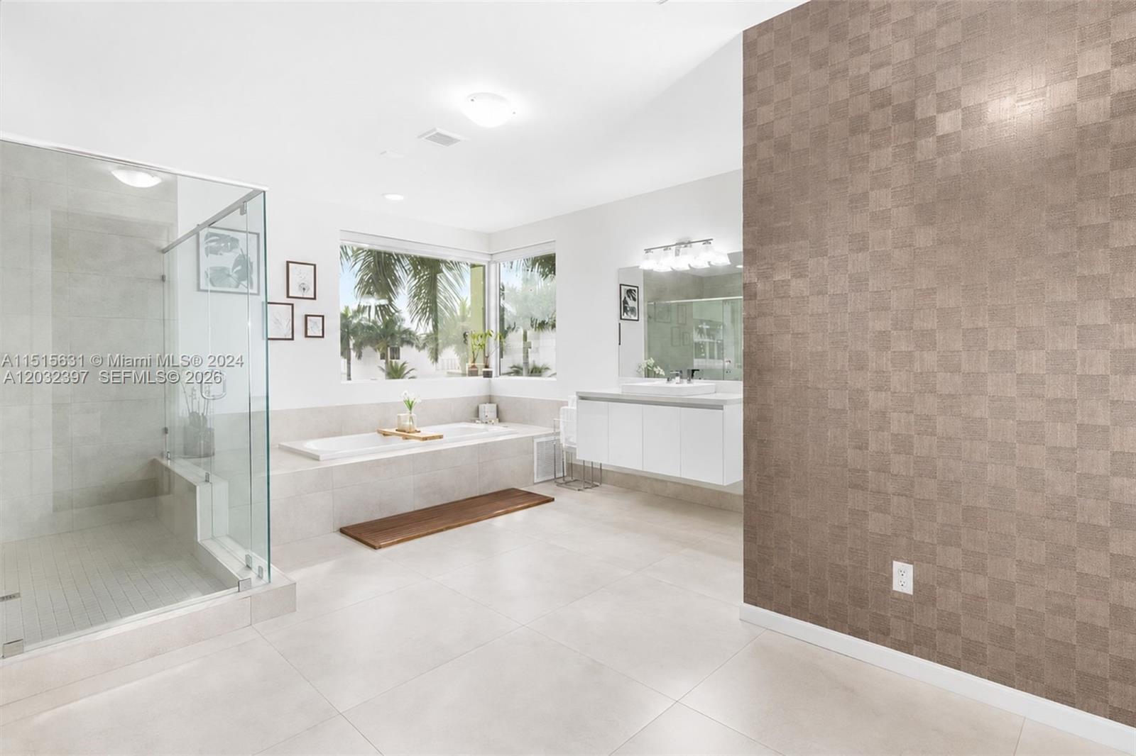 10286 NW 75th Ter, Doral FL 33178