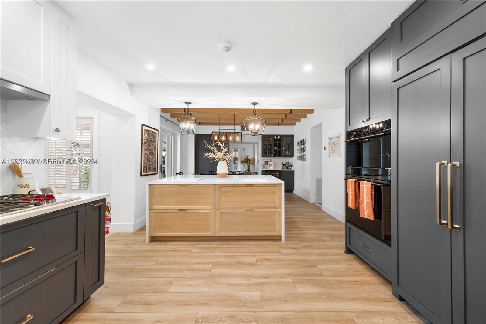 5621 Alton Rd, Miami Beach FL 33140