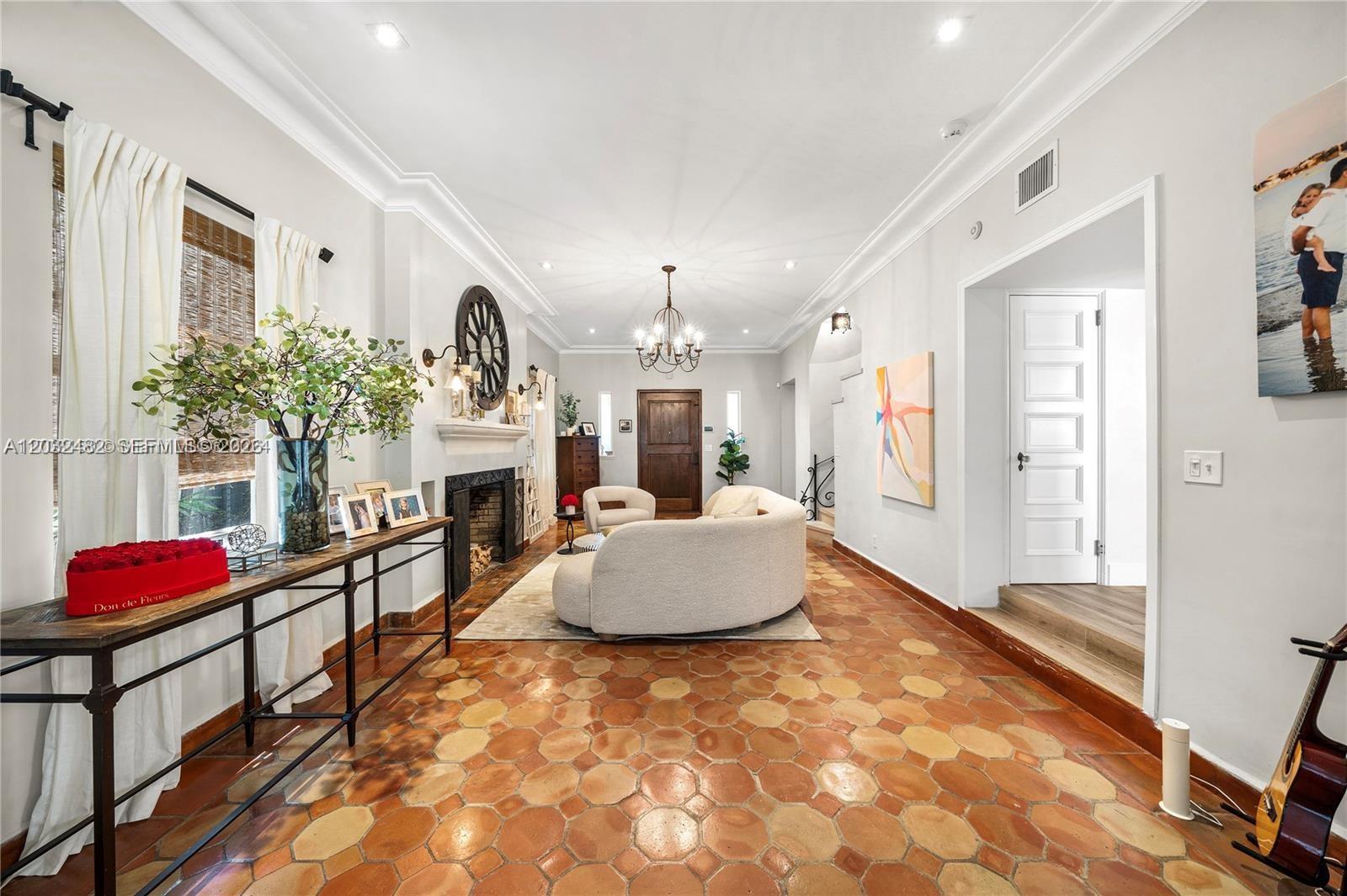 5621 Alton Rd, Miami Beach FL 33140