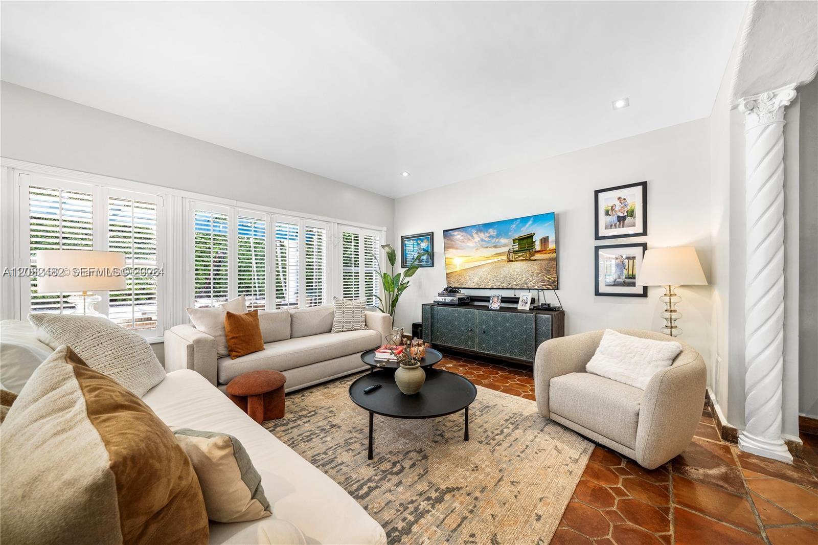 5621 Alton Rd, Miami Beach FL 33140