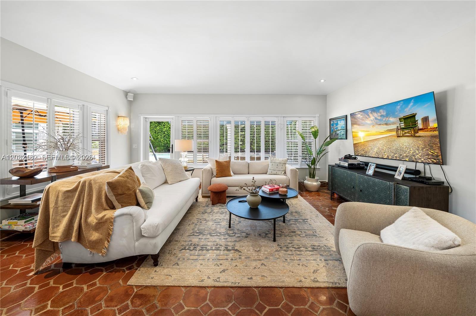 5621 Alton Rd, Miami Beach FL 33140