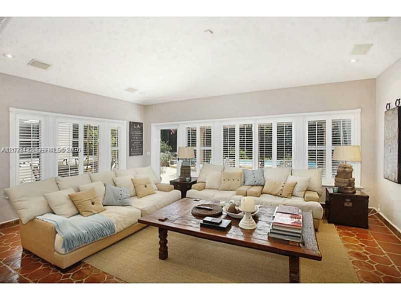 5621 Alton Rd, Miami Beach FL 33140