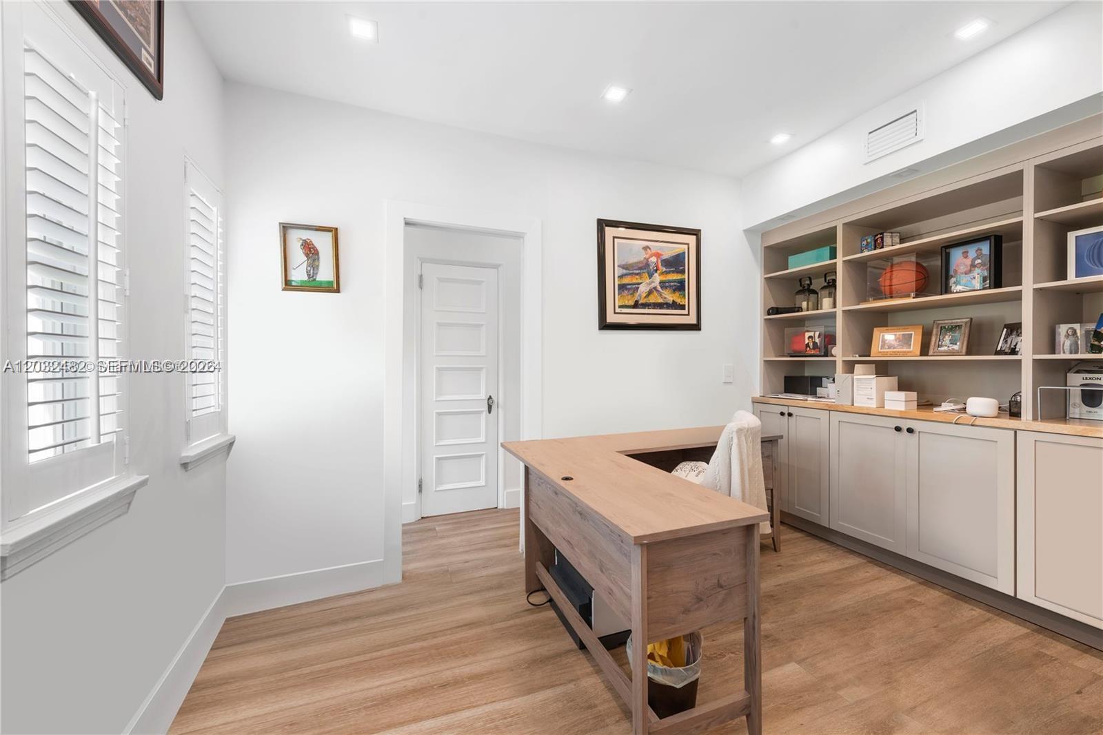 5621 Alton Rd, Miami Beach FL 33140