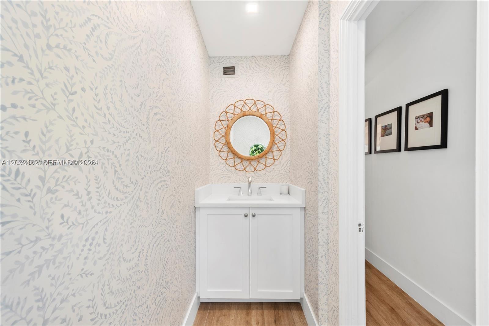 5621 Alton Rd, Miami Beach FL 33140
