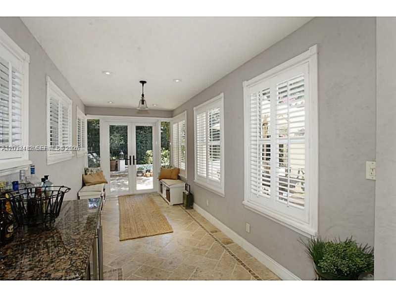 5621 Alton Rd, Miami Beach FL 33140