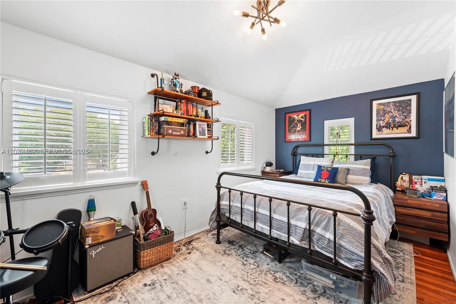 5621 Alton Rd, Miami Beach FL 33140