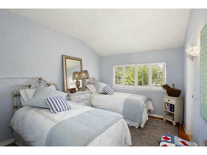 5621 Alton Rd, Miami Beach FL 33140