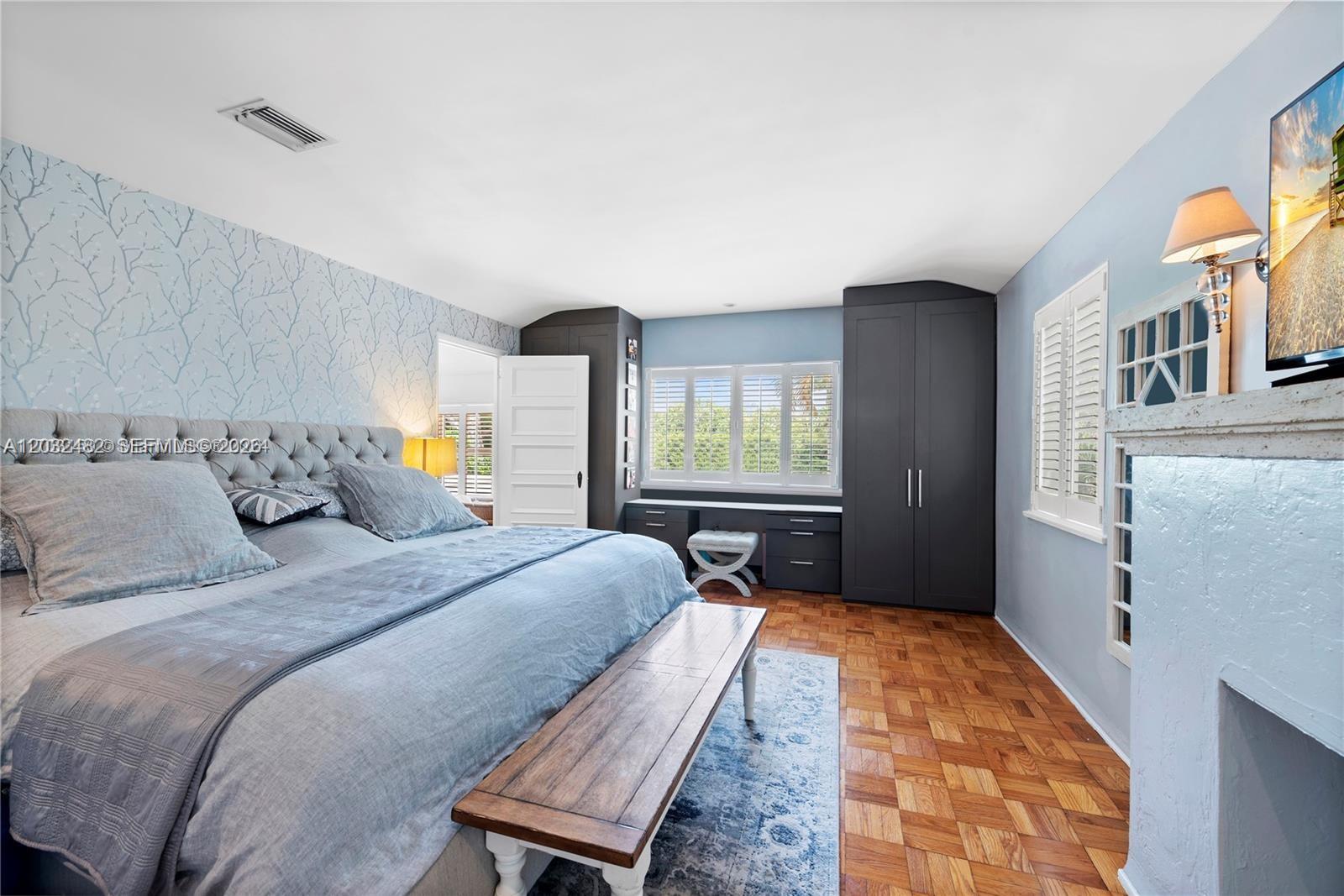 5621 Alton Rd, Miami Beach FL 33140