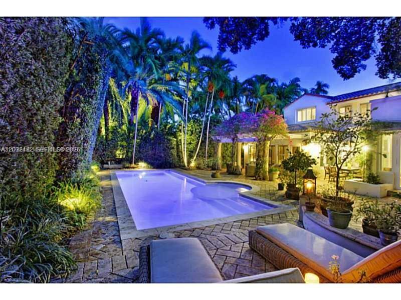 5621 Alton Rd, Miami Beach FL 33140