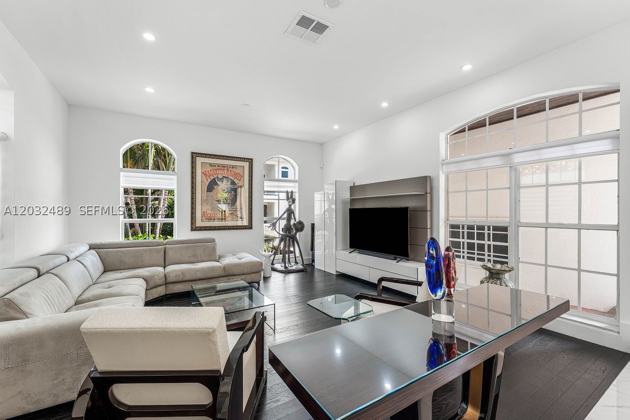 460 Surfside Ln, Juno Beach FL 33408