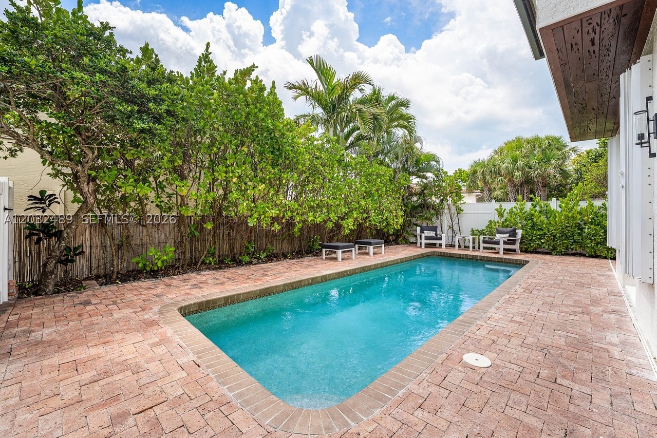 460 Surfside Ln, Juno Beach FL 33408