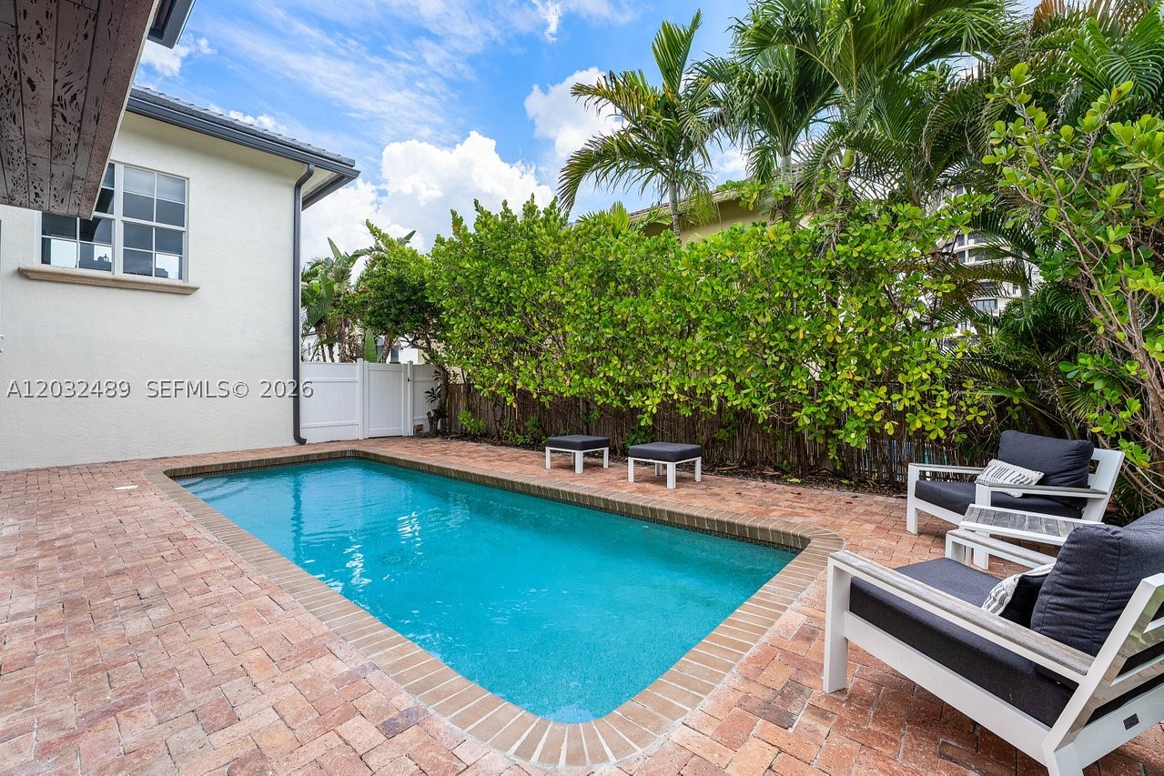 460 Surfside Ln, Juno Beach FL 33408
