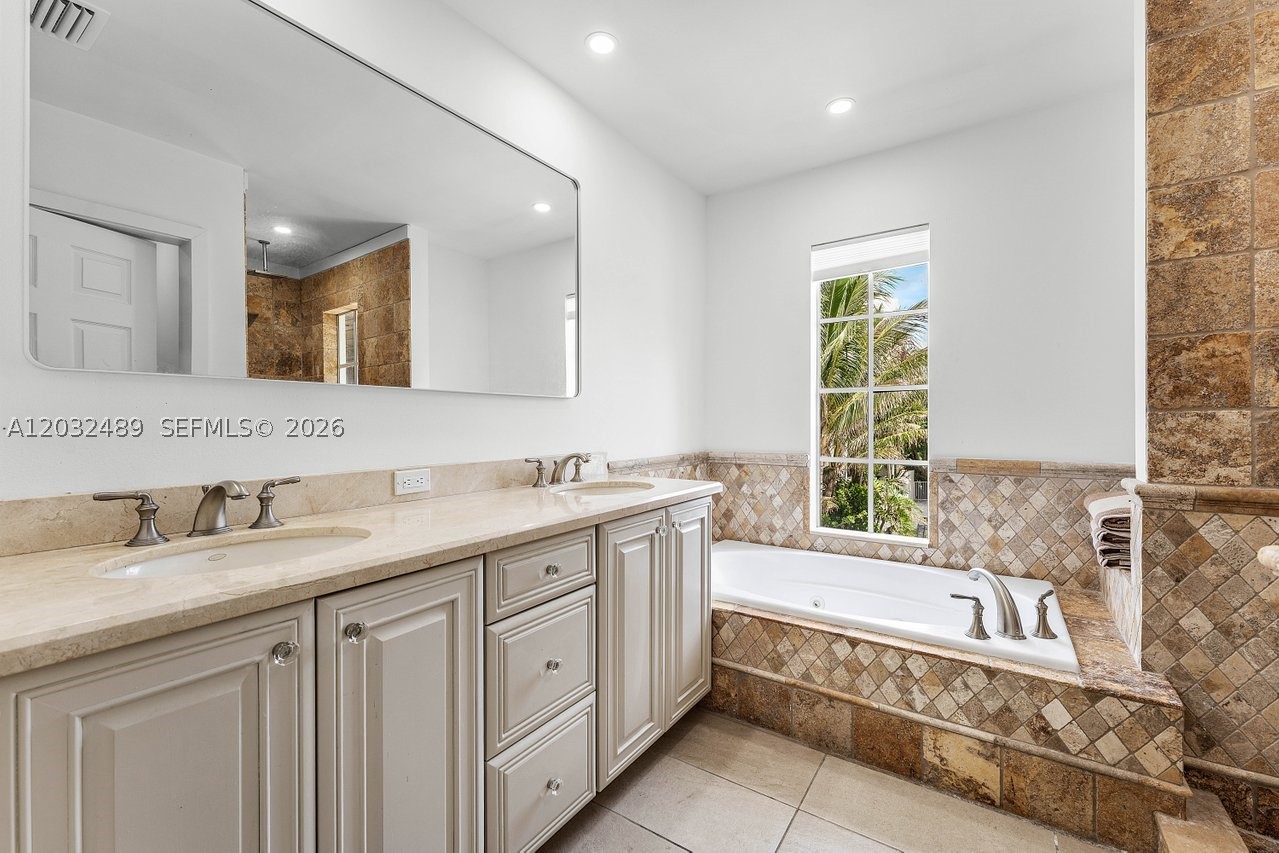 460 Surfside Ln, Juno Beach FL 33408