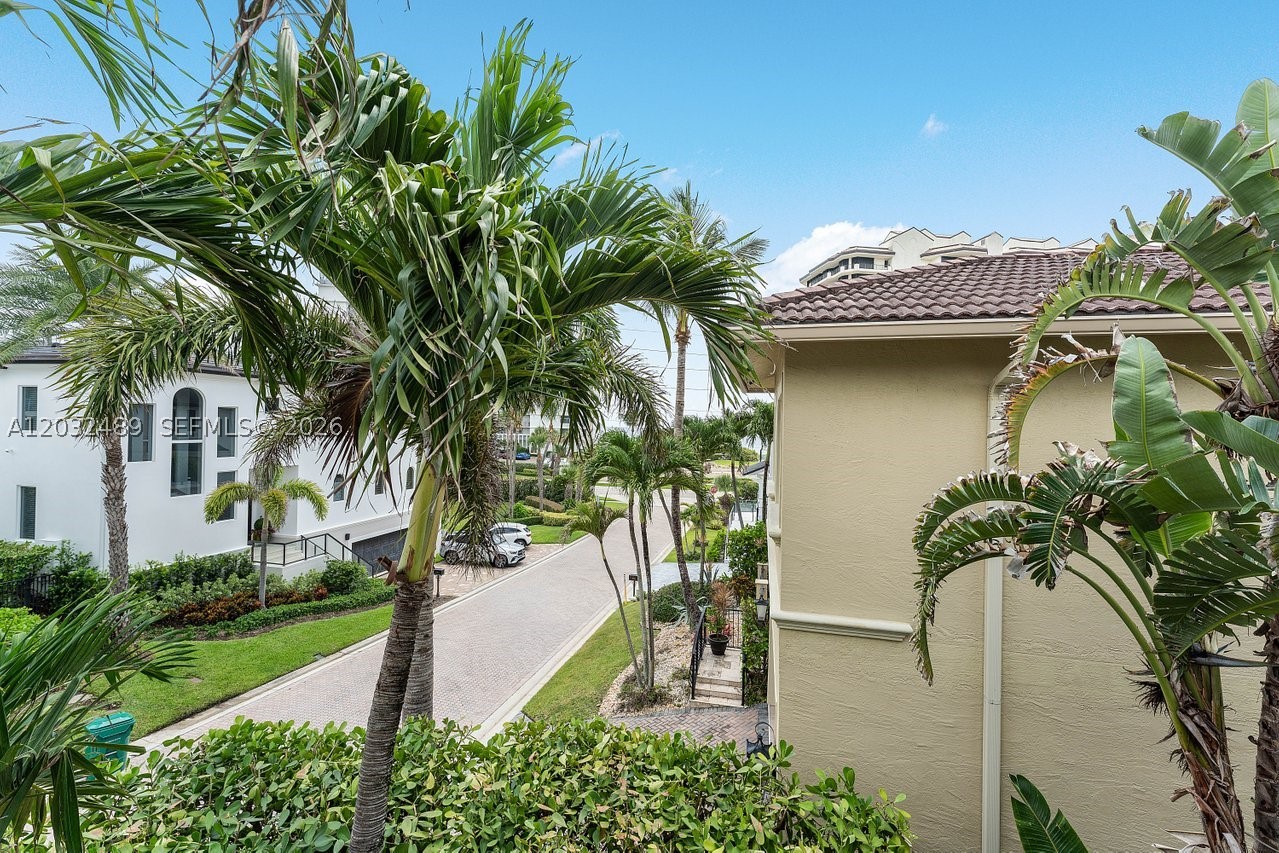460 Surfside Ln, Juno Beach FL 33408