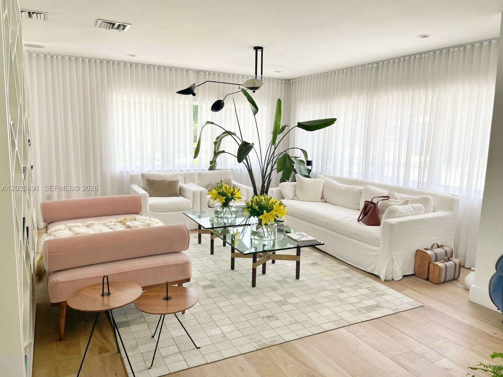 290 E Shore Dr E #290, Miami FL 33133