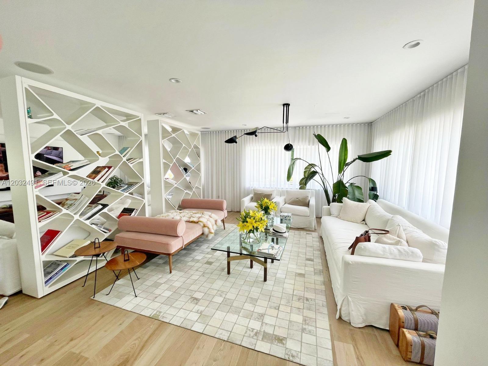 290 E Shore Dr E #290, Miami FL 33133