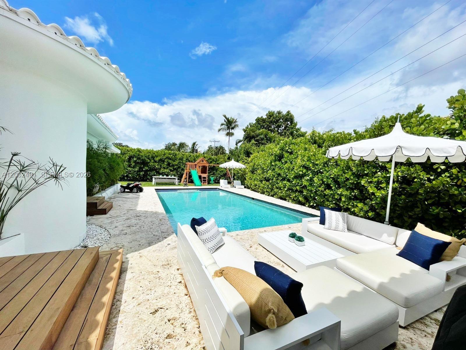 290 E Shore Dr E #290, Miami FL 33133