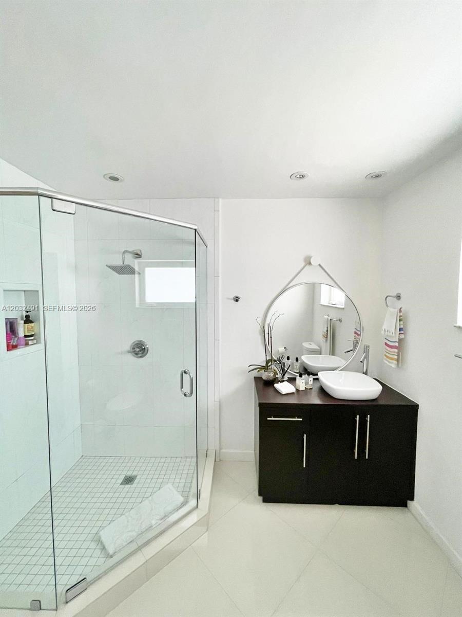290 E Shore Dr E #290, Miami FL 33133