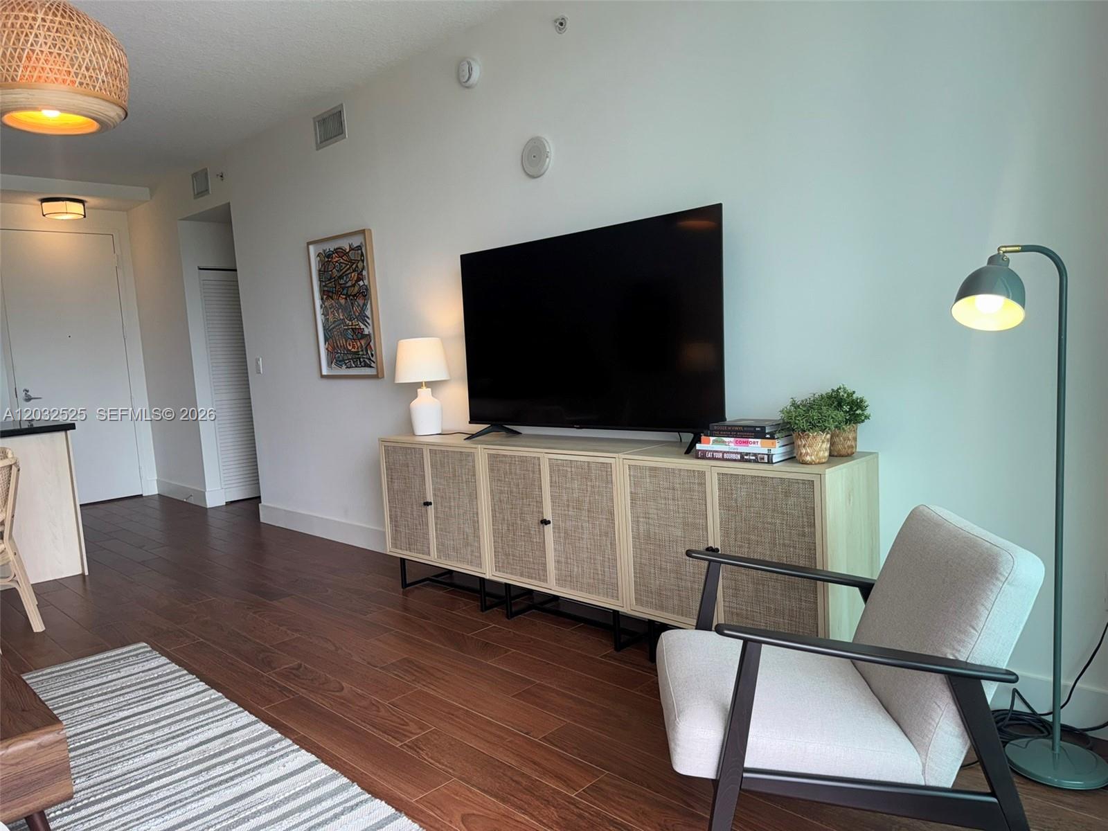 79 SW 12th St #1502, Miami FL 33130