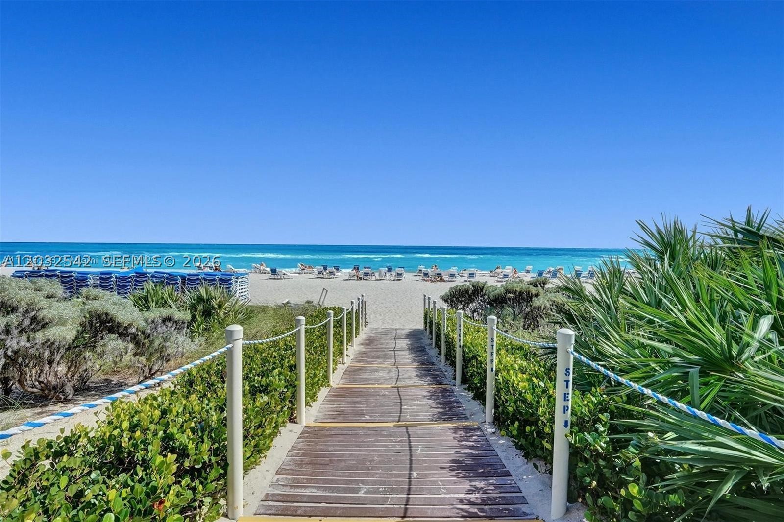17201 Collins Ave# DEN #1203, Sunny Isles Beach FL 33160