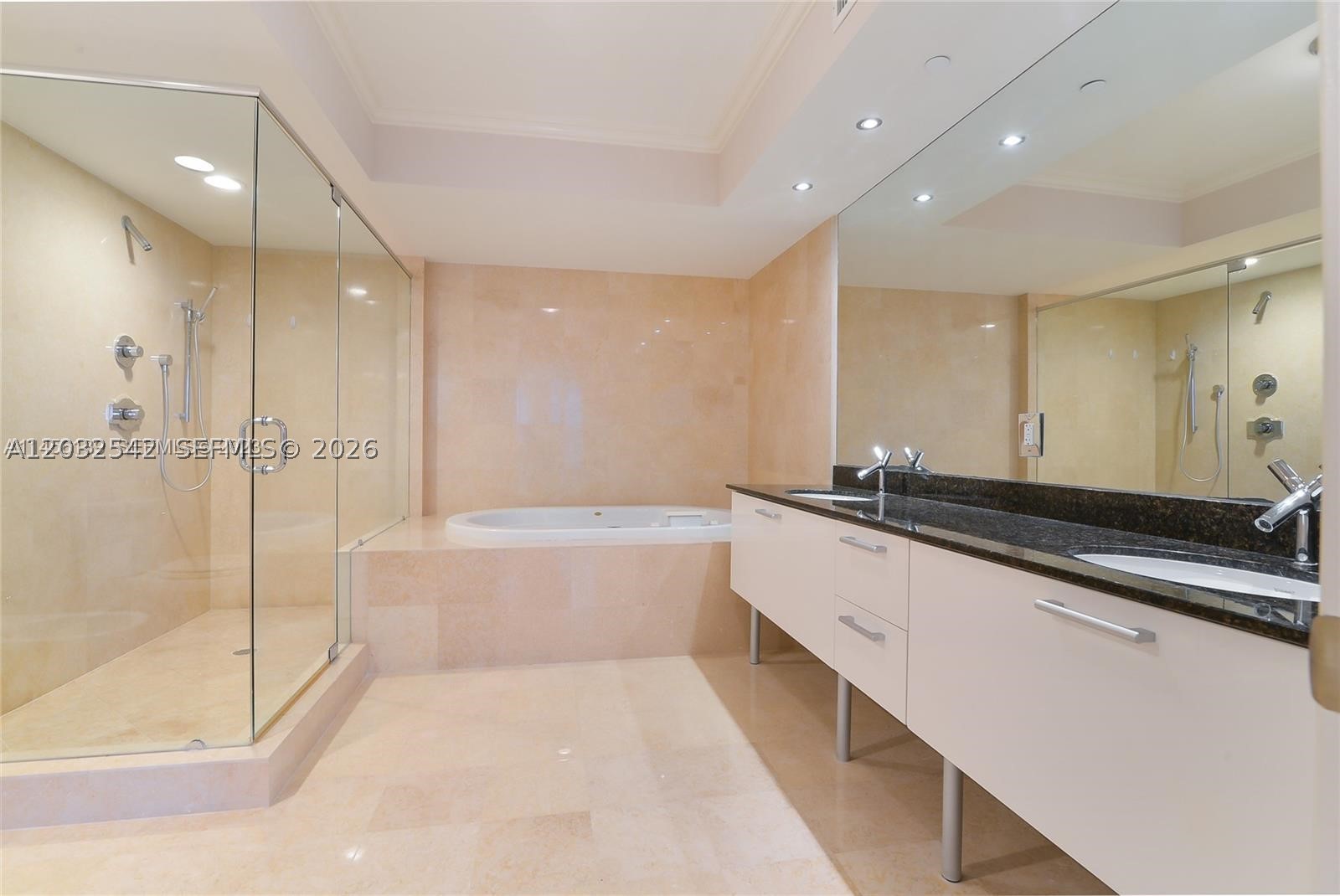 17201 Collins Ave# DEN #1203, Sunny Isles Beach FL 33160