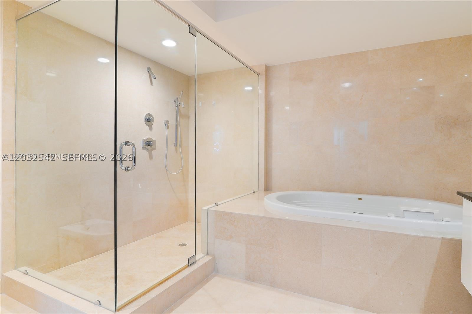 17201 Collins Ave# DEN #1203, Sunny Isles Beach FL 33160