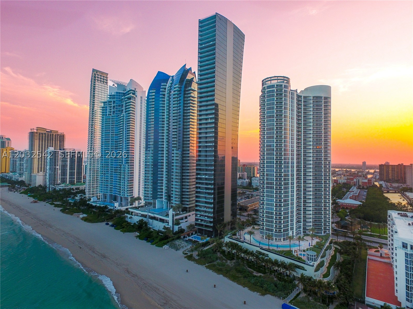17201 Collins Ave# DEN #1203, Sunny Isles Beach FL 33160