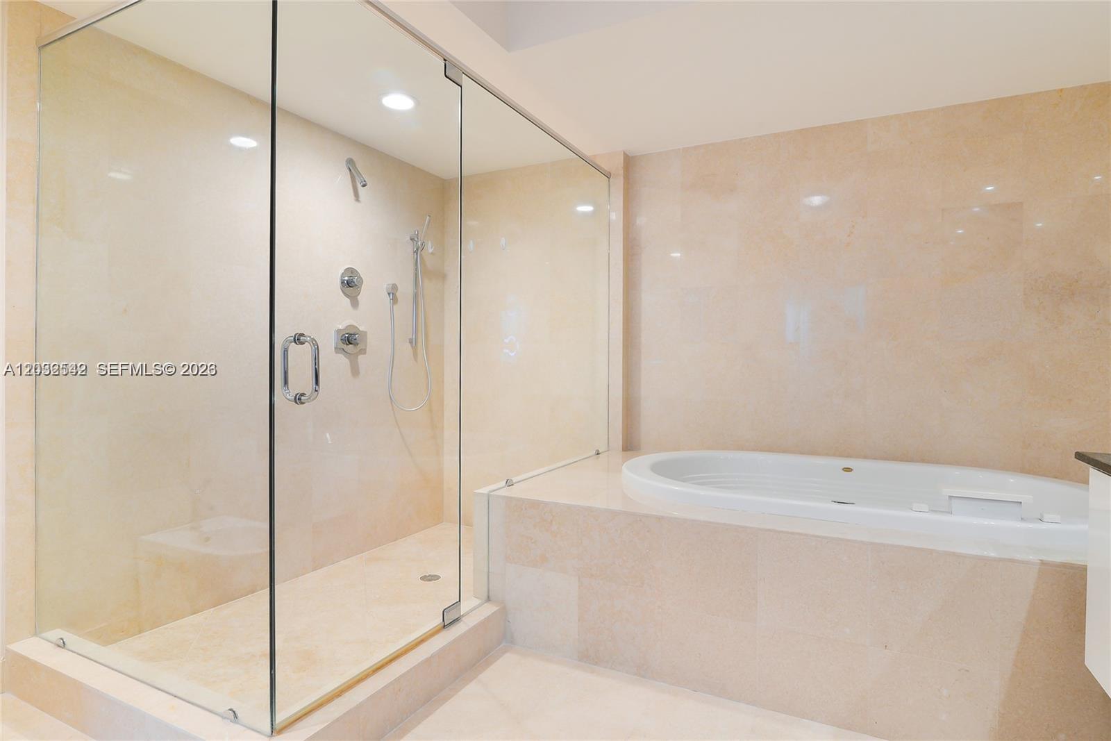 17201 Collins Ave# DEN #1203, Sunny Isles Beach FL 33160