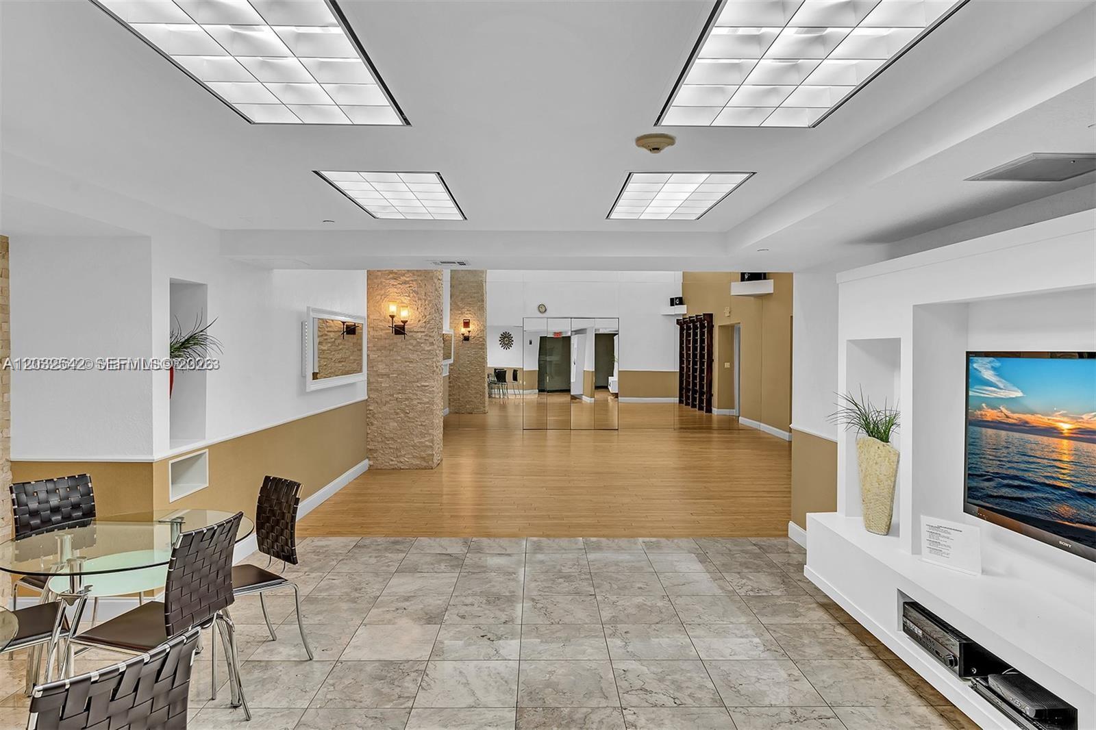 17201 Collins Ave# DEN #1203, Sunny Isles Beach FL 33160