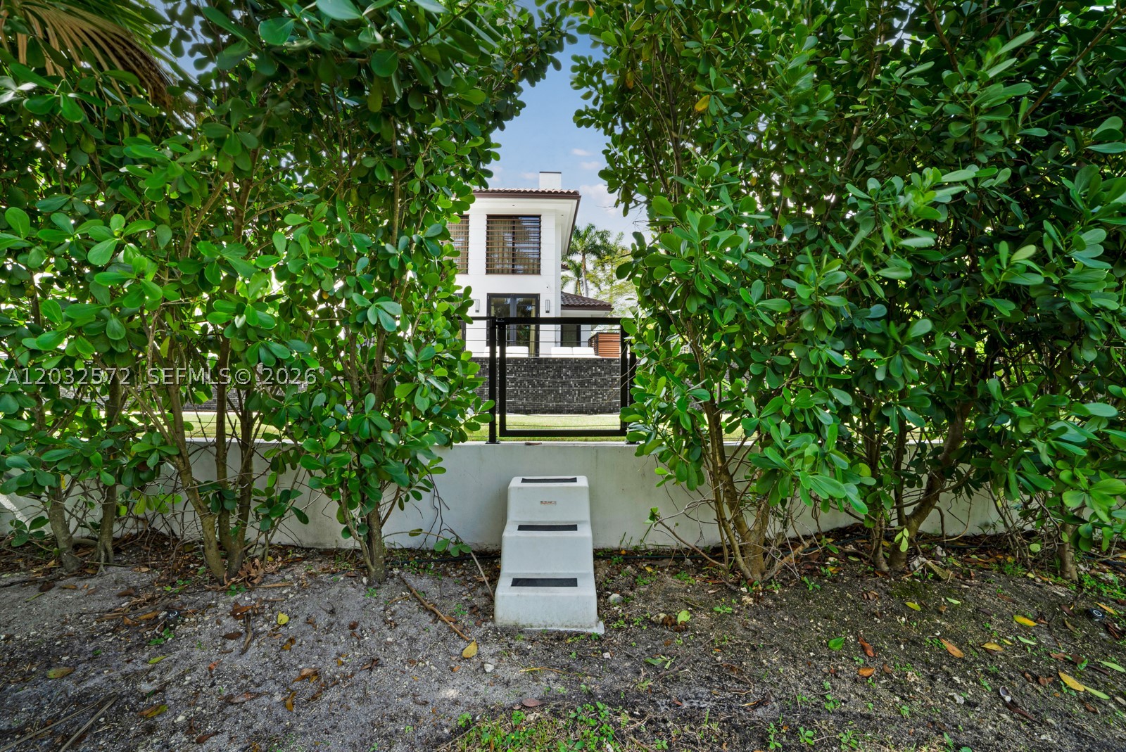 199 Caoba Ct, Coral Gables FL 33143