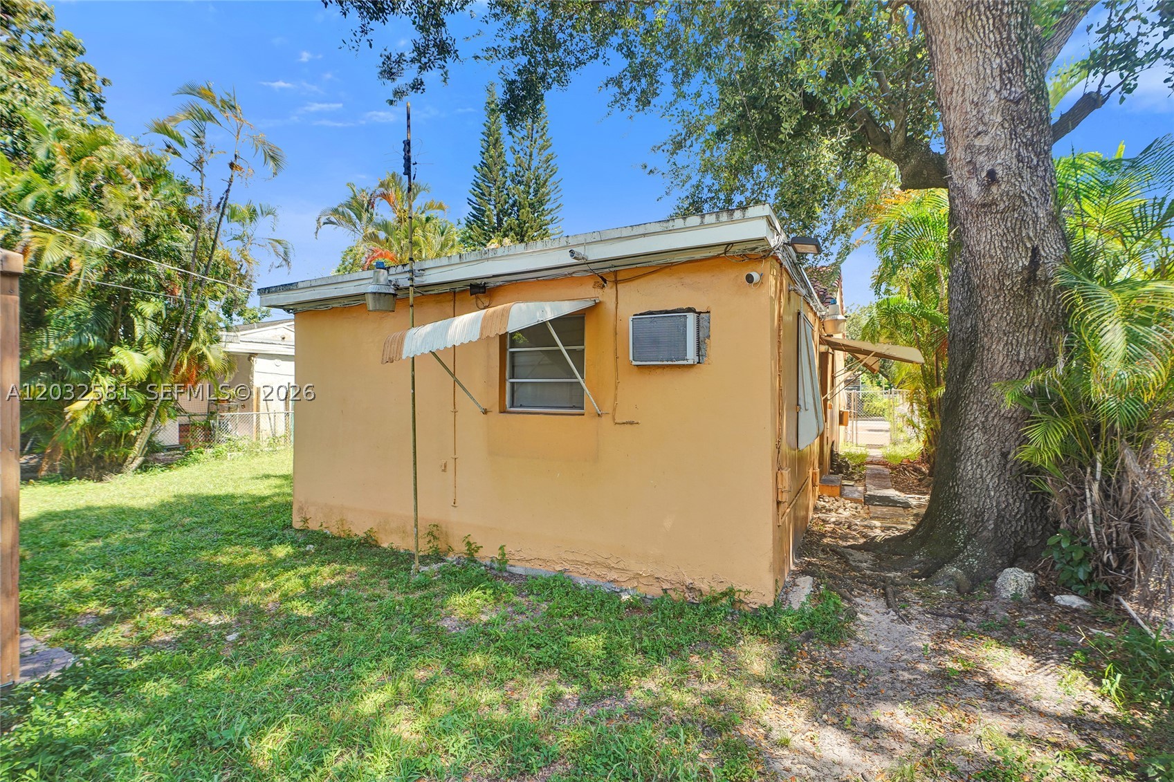 555 NW 46th St, Miami FL 33127
