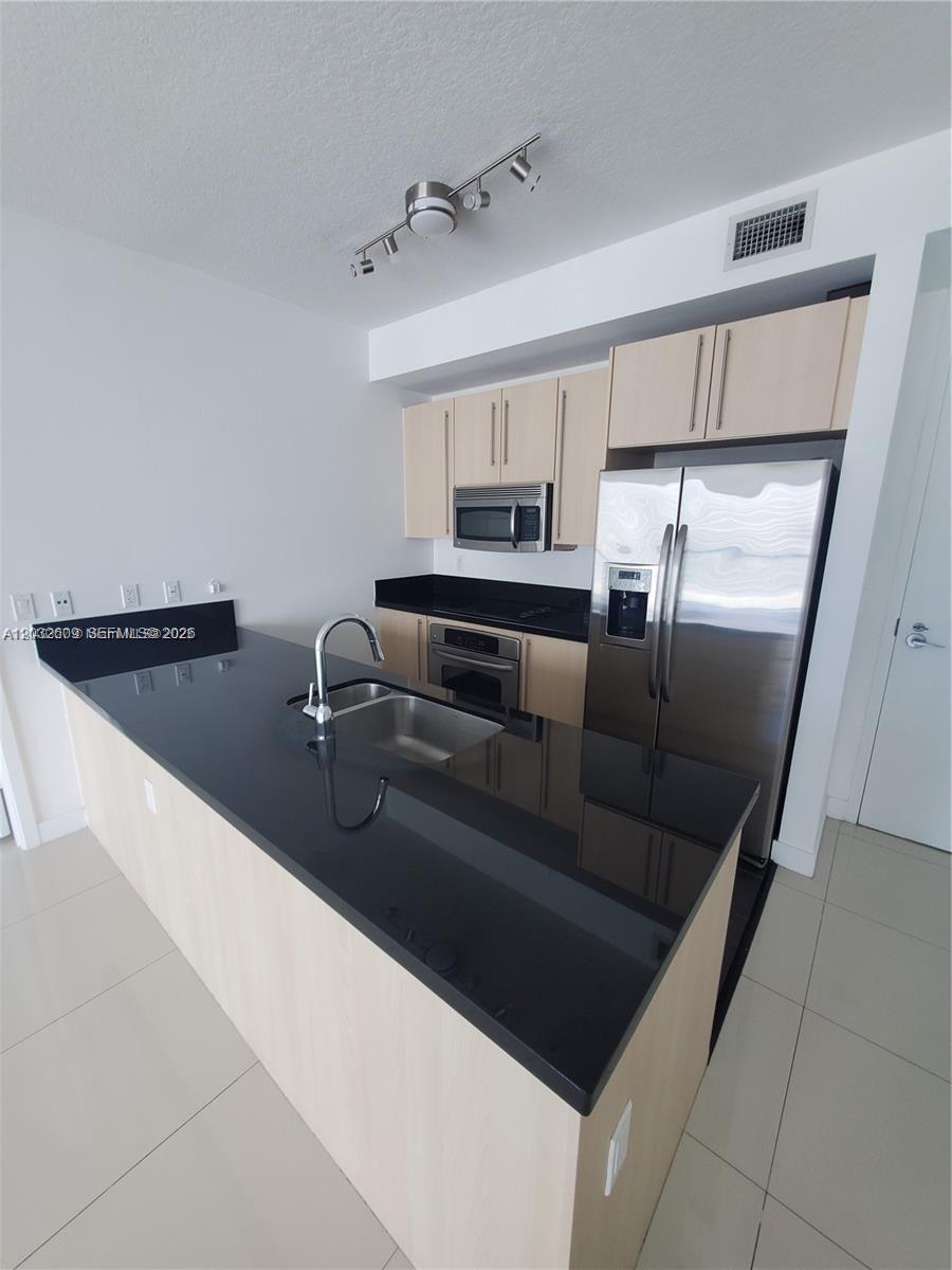 1111 SW 1  AVE #2323-N, Miami FL 33130