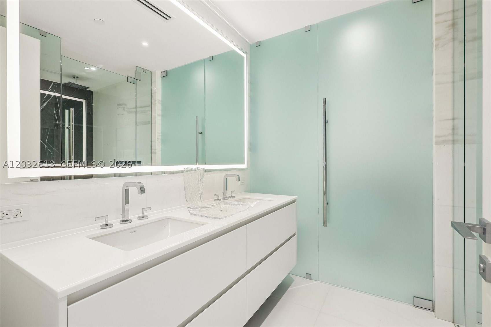 300 Biscayne Boulevard Way #3305W, Miami FL 33131