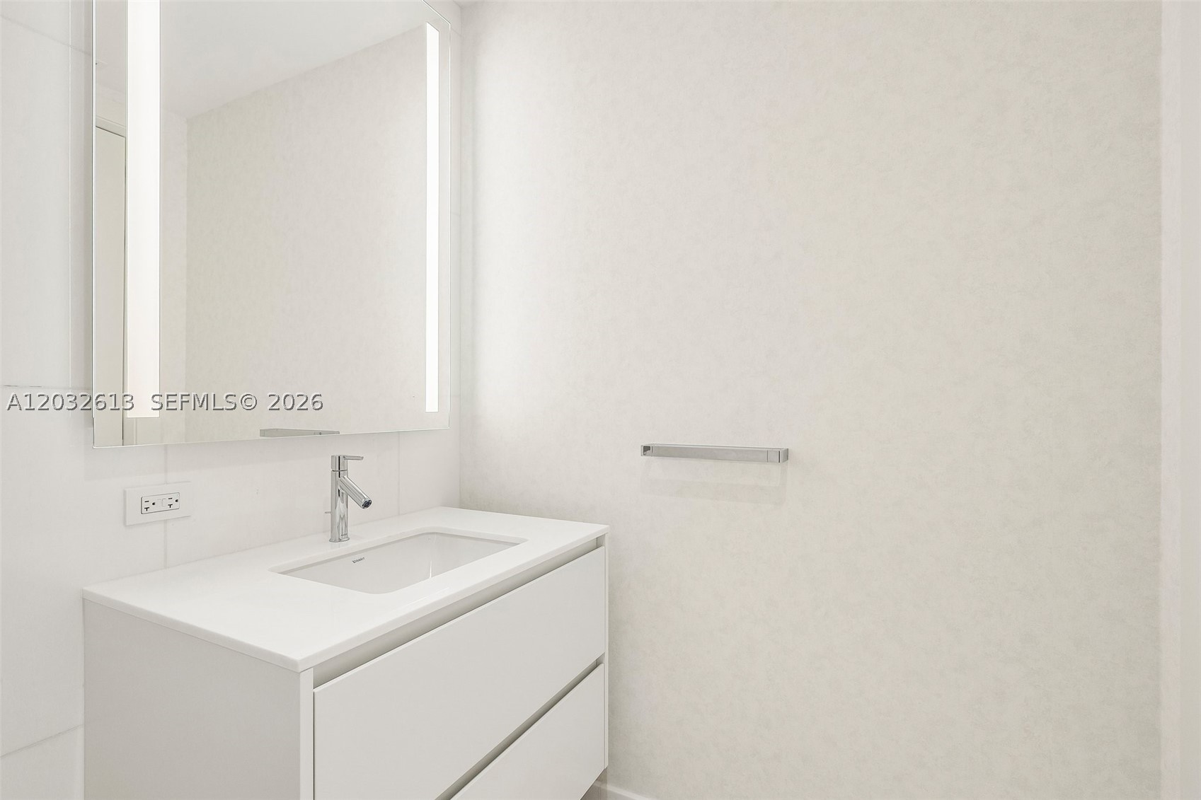 300 Biscayne Boulevard Way #3305W, Miami FL 33131