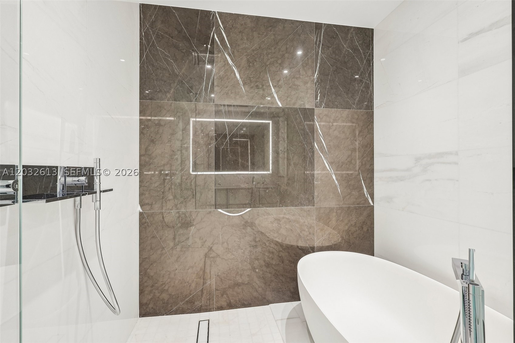 300 Biscayne Boulevard Way #3305W, Miami FL 33131