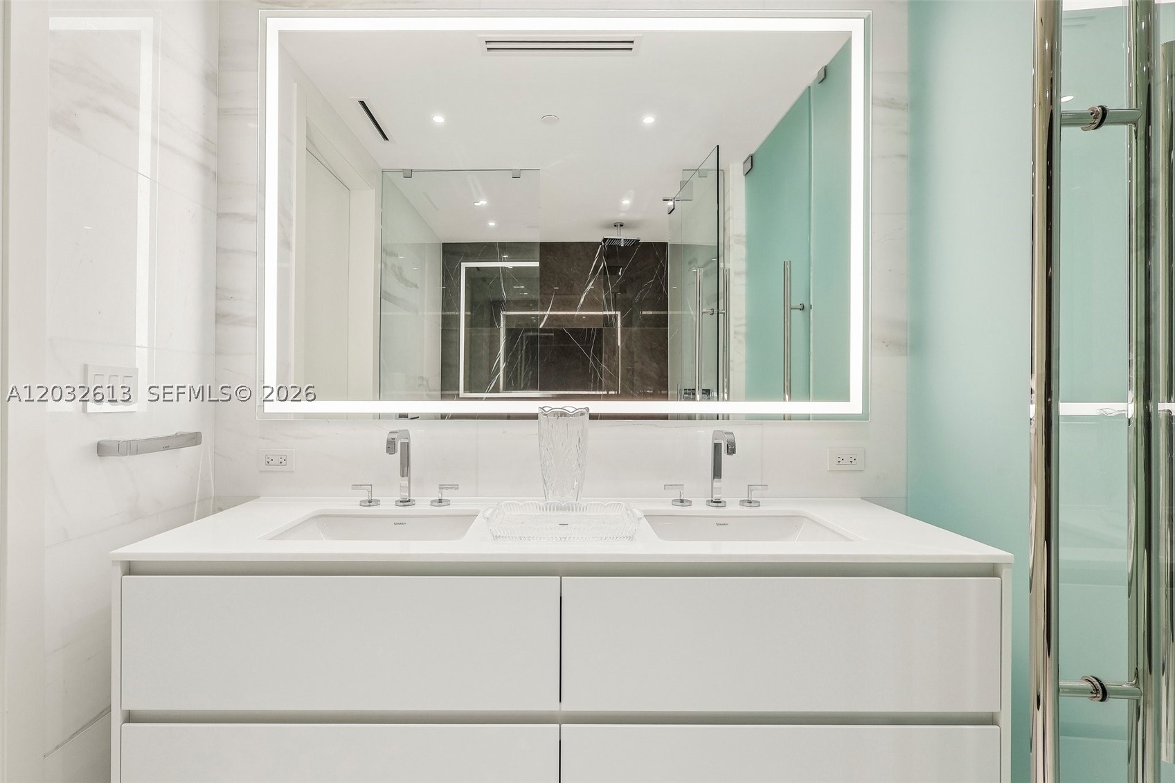 300 Biscayne Boulevard Way #3305W, Miami FL 33131